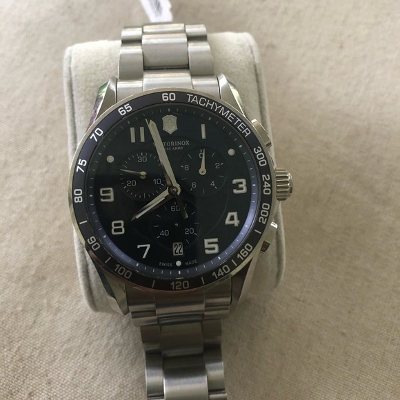 Jewelry - Victorinox Swiss Army Men Watch